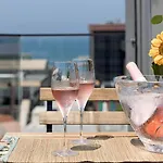 19 Nineteen - Apartment *
