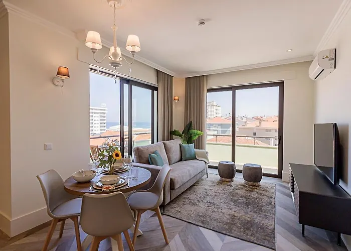 Apartment 19 Nineteen - *